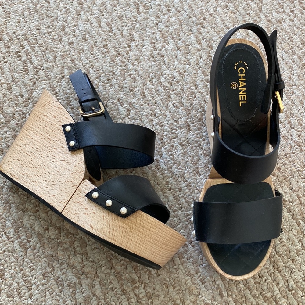 Chanel Platform Sandal, size 38, used few times. With dust bag. - Picture 2 of 4